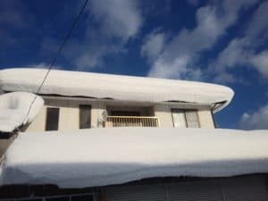 屋根の雪の画像